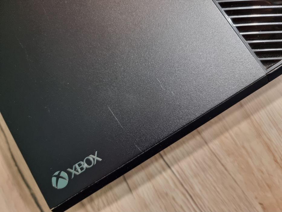 Xbox One Elita 1TB + 2 pady elite w etui + słuchawka z mikrofonem