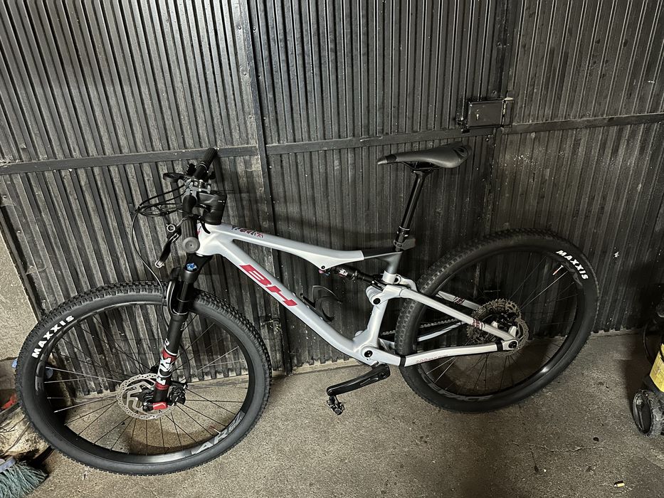 Bicicleta suspensão total