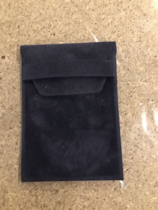 Vendo 60 bolsas em veludo azul