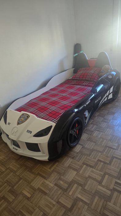 Cama carro policia