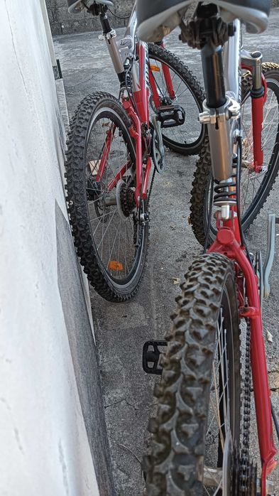 2 BICICLETAS btt semi-novas com suspensão total 21v  roda 26