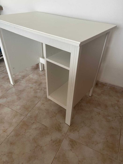 Secretária/mesa de vestir