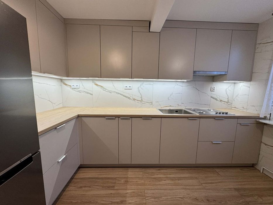 Meble kuchenne na wymiar, zestaw mebli, kuchnia, lakier, akryl.