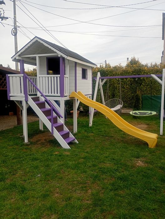 Domek dla dzieci ogrodowy ze zjeżdżalnią i hustawką .