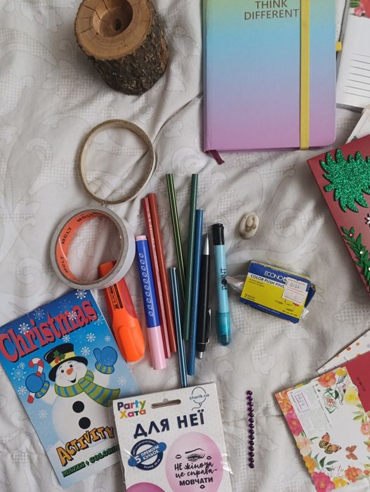 Віддам пакунок канцтоварів