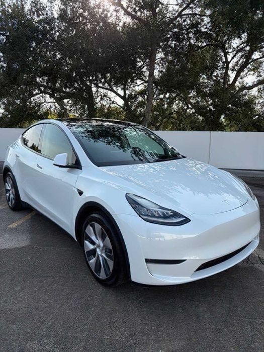 Tesla Model Y      2021