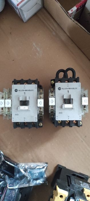 Контактори Allen-Bradley серії 100-A
