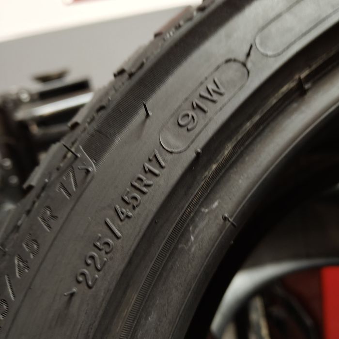 225/45/17 Sprzedam parę opon całorocznych Michelin