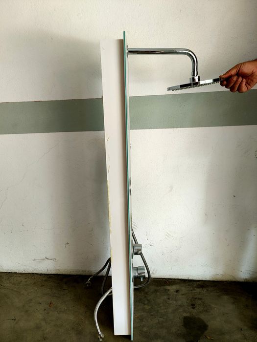 Coluna de chuveiro com hidromassagem cromado