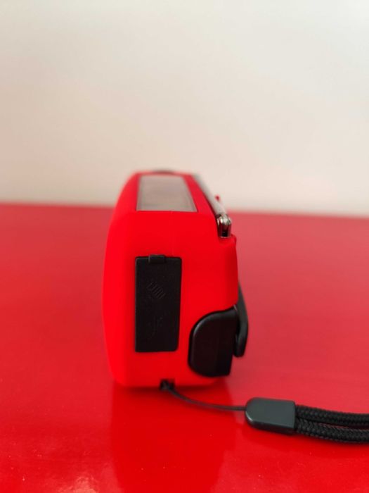 Rádio Solar de Emergência Portátil