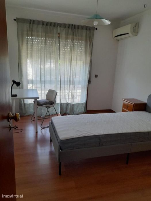 Quarto - localizado em Guimaraes