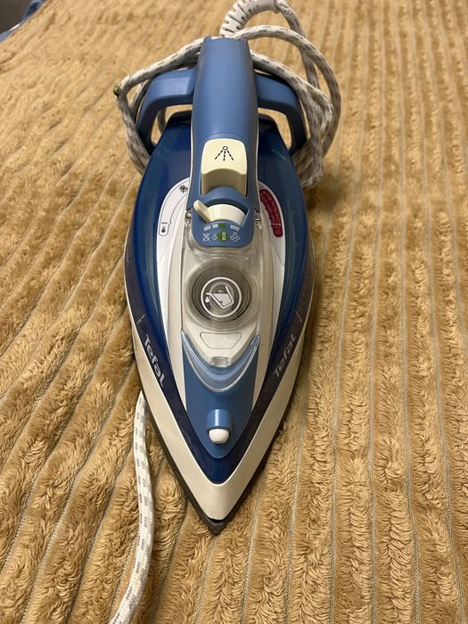 Утюг покрытие керамика модель Тефаль