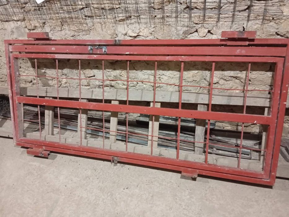 Металеві грати, Ґрати, Тимчасові двері