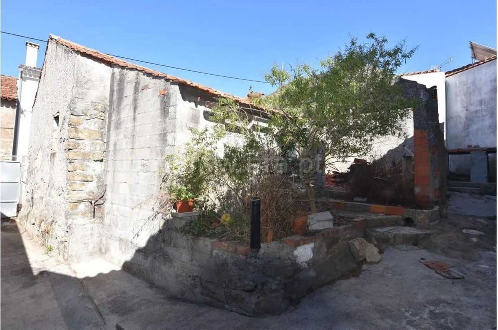 Moradia Térrea para Reabilitação — Larçã, Souselas e Botão, Coimbra