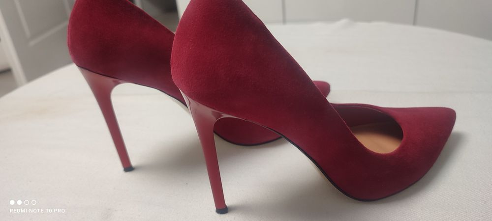 Sprzedam skórzane zamszowe szpilki firmy best but