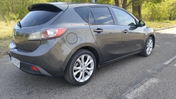 MAZDA 3 hatchback