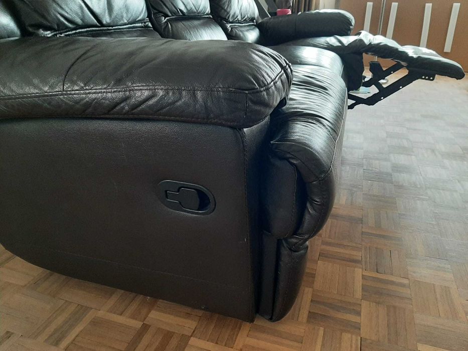 Sofá em pele castanha