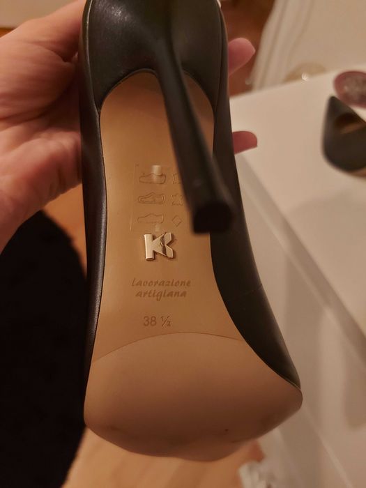 Sprzedam nowe czarne czółenka firmy KAZAR, roz. 38.5