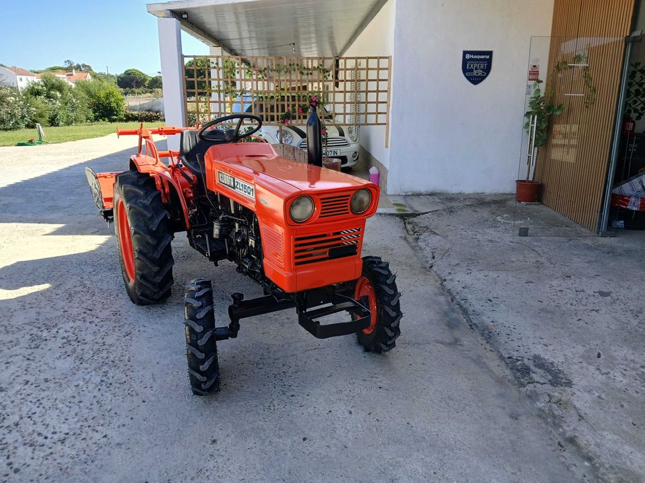Trator kubota com fresa.