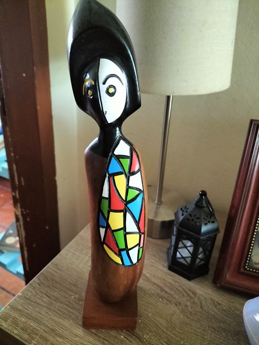 Estátua de madeira assinado, de Frank Coronado