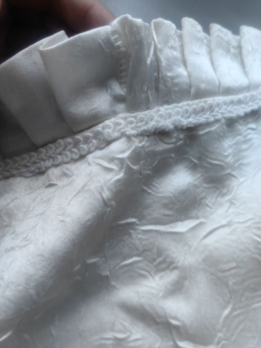 Poszewka ozdobna na poduszkę z marszczeniem