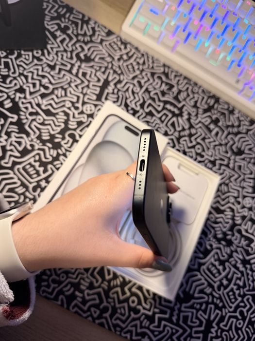 iPhone 15 - 128gb + 13 capas (negociável)