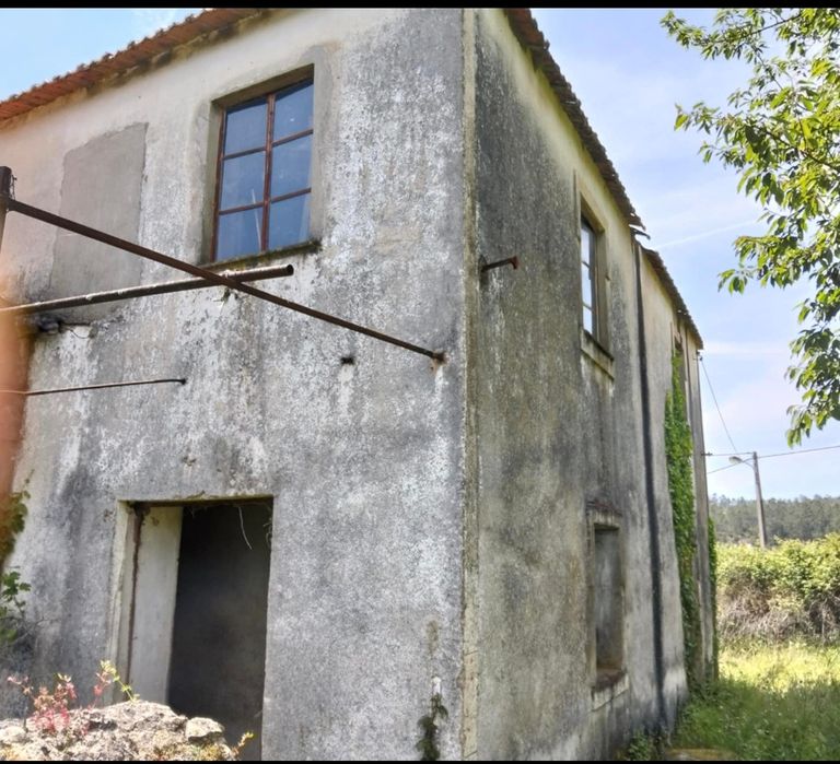 Vendo casa em ruínas com terreno