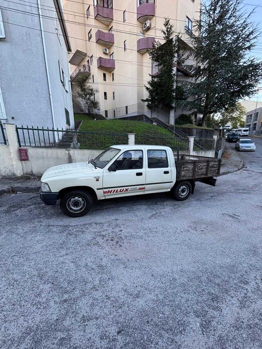 Toyota hilux 5 lugares