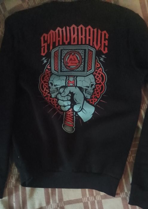 Світшот Берсерк від бренду Stay brave. Як svastone, стан як новий.