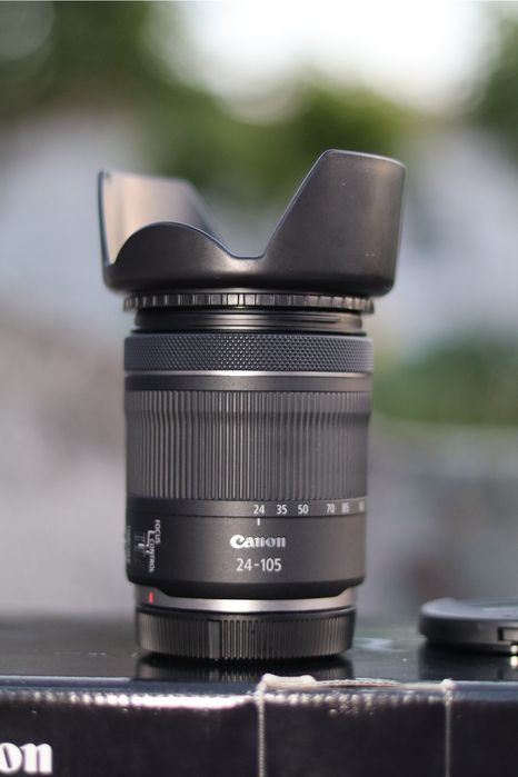 Canon RF 24-105mm f/4-7.1 IS STM + Lens Hood