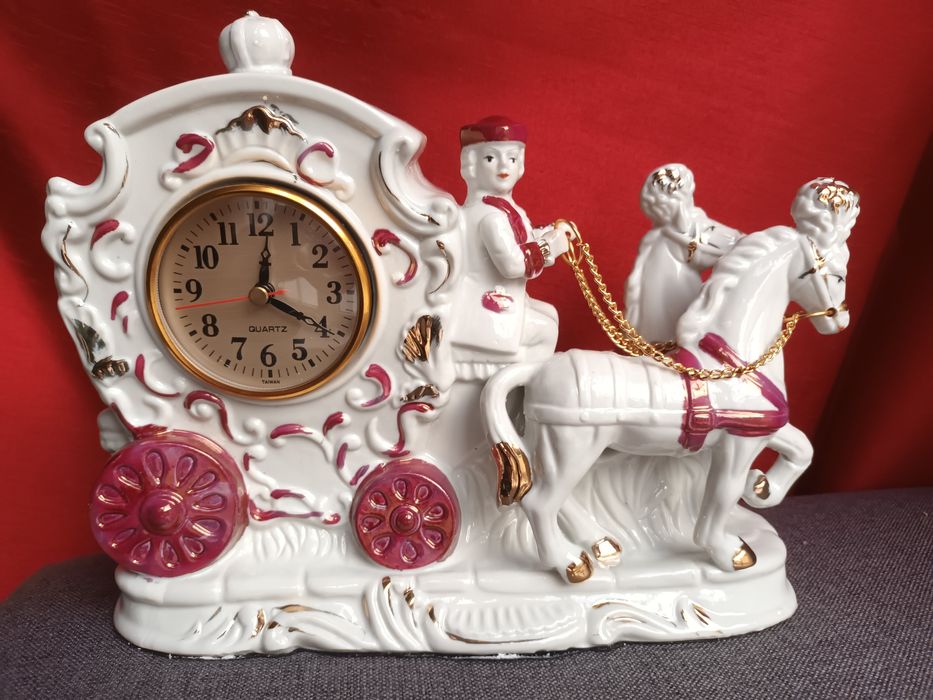 Estatueta de cavalos com relógio- NOVA
