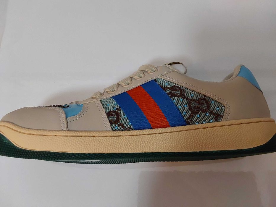 Sapatilhas Novas da Gucci com Cristais.