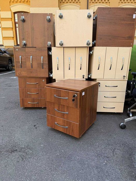 дивани, стільці, крісла, столи, шафи, тумби, сейфи, шухляди