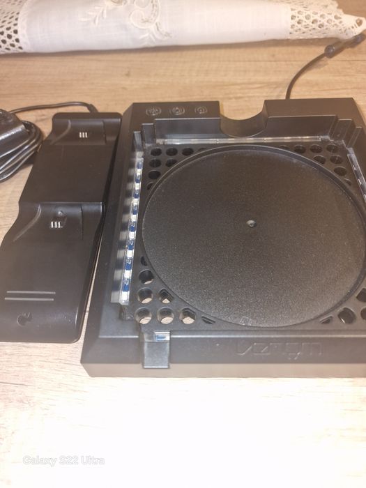 Akcesoria Xbox, ładowarka do padów, stacja ładująca RGB.
