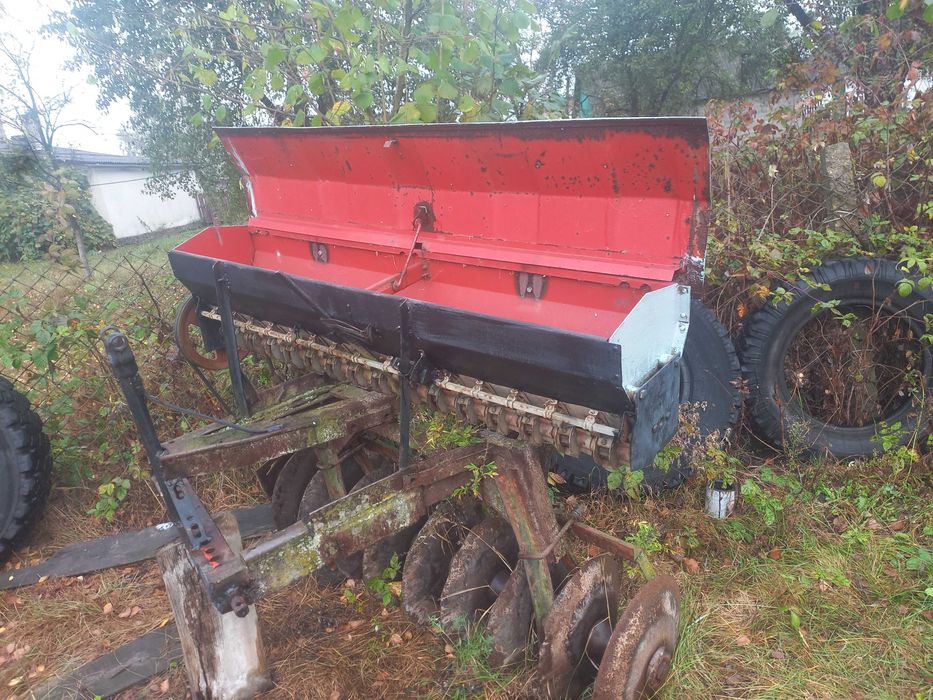 Продається робоча сівалка ,  зерно якої загрібається лощильником