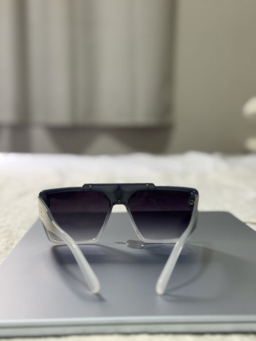 Óculos de Sol Versace Preto e Transparente – Design Exclusivo