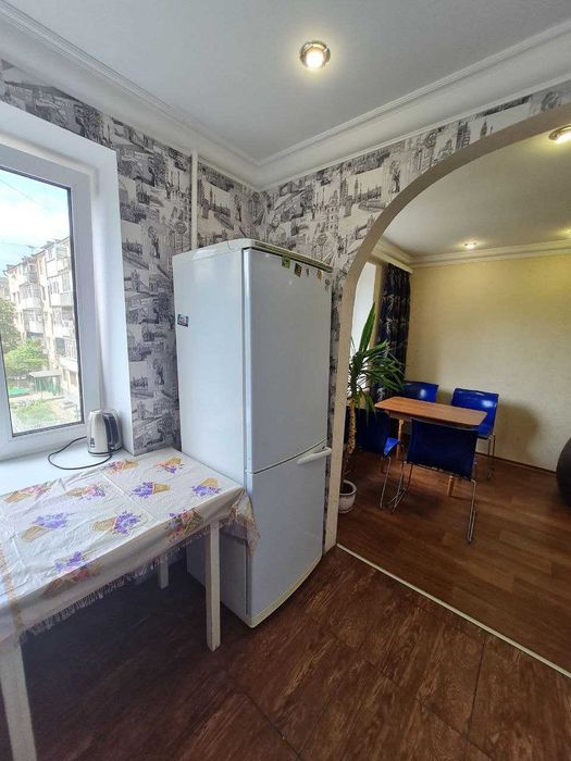 Продам 2 кімн. квартиру в р-ні " РОШЕН". 3/5 цегл.  Ремонт. 55000