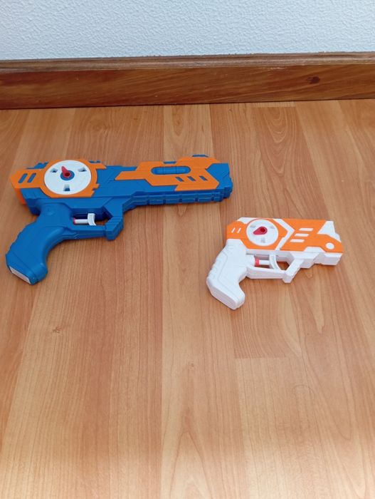 Pistolas  de água