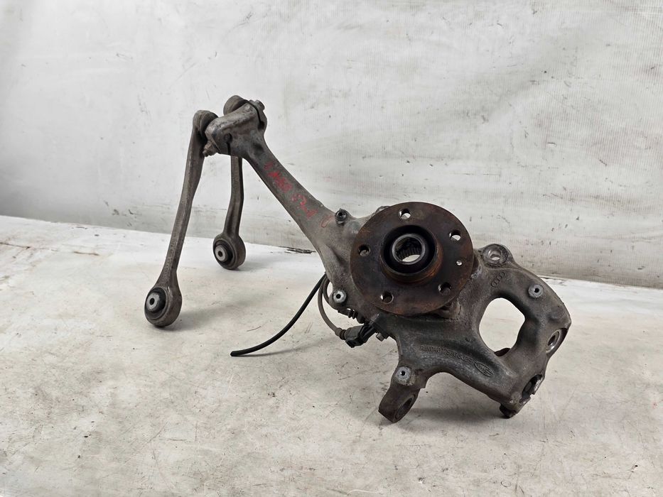 AUDI A4 B8 A5 8T PRZED LIFT 07-11 Zwrotnica lewa przód przednia 8K0407257G