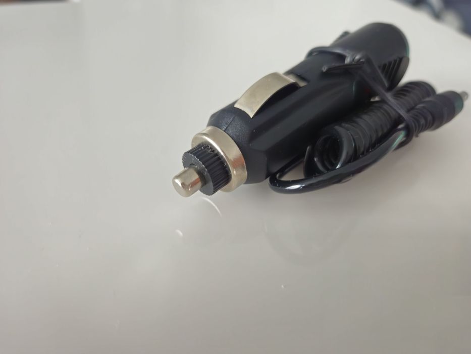 Kabel samochodowy do zapalniczki.