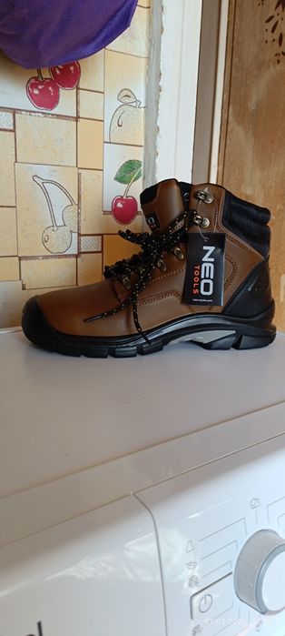 Ботінки Neo нові