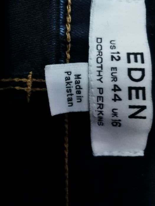 Przyjemne i wygodne jeansy damskie marki Dorothy Perkins