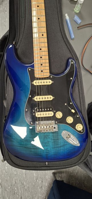 FENDER stratocaster hss. -serie limitada