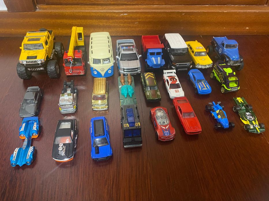Vendo carros de brinquedo