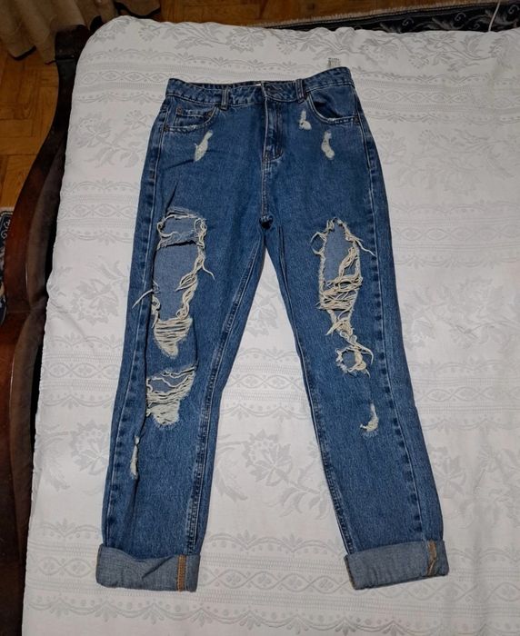 Calças de ganga mom fit com rasgões