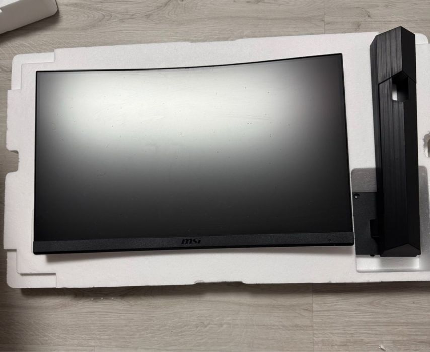 Ігровий монітор MSI G24C6P E2 — 24, 180 Гц