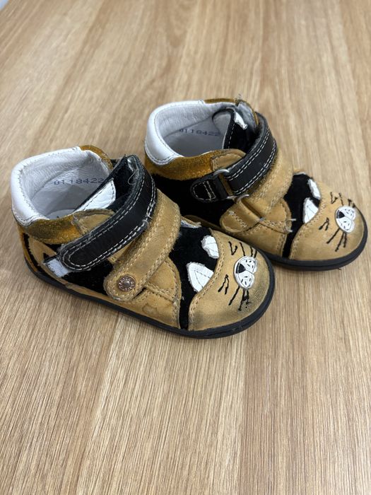 Buty bartek trzewiki bezowe r.21