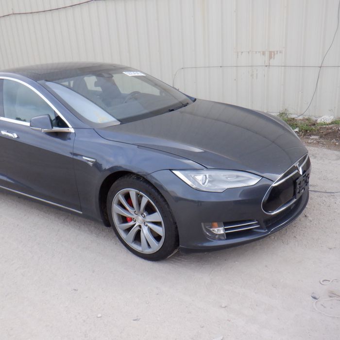 Tesla S 12-21р кузовні запчастини