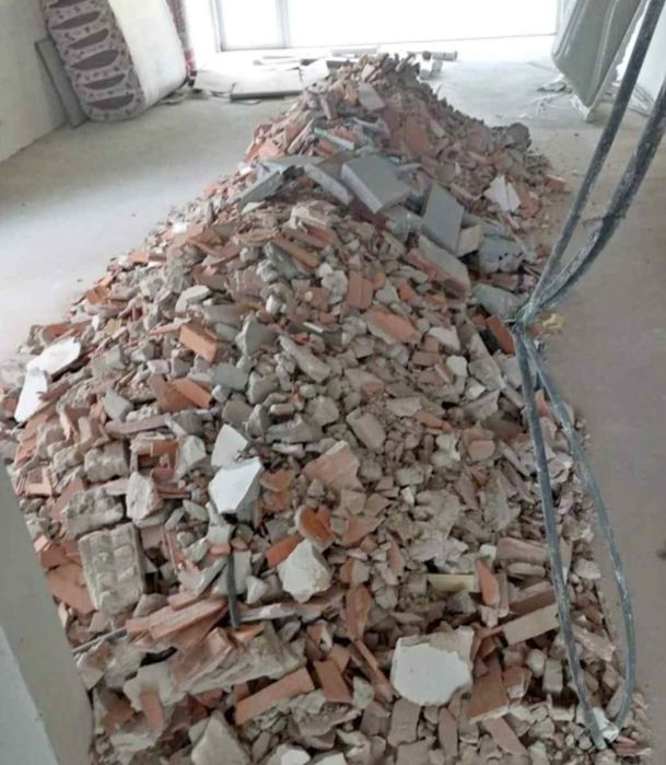 faço cargas de  entulho Madeira e pladur e pequenas demolição