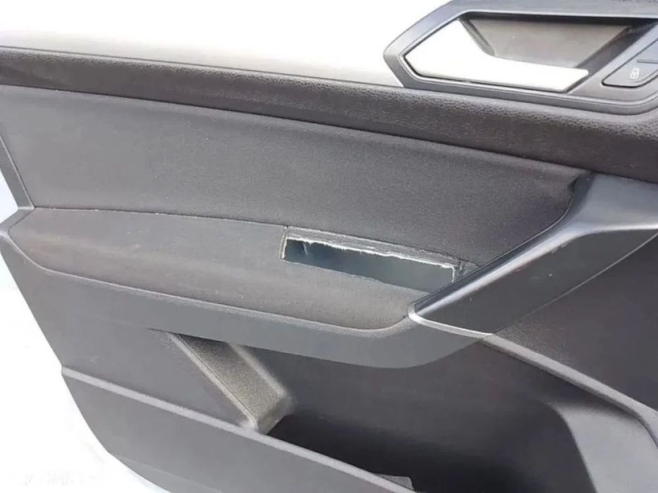 vw touran iii 5ta 15- boczek drzwi przedni lewy przód tapicerka